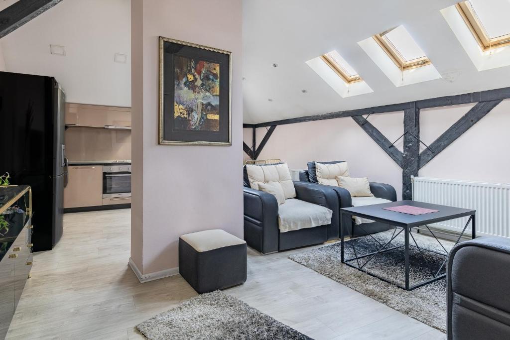 He-Ra Apartments with Free Parking - One-Bedroom Apartment
