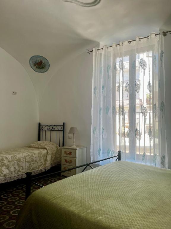 a bedroom with two beds and a window at Casa Cardi in Sperlonga