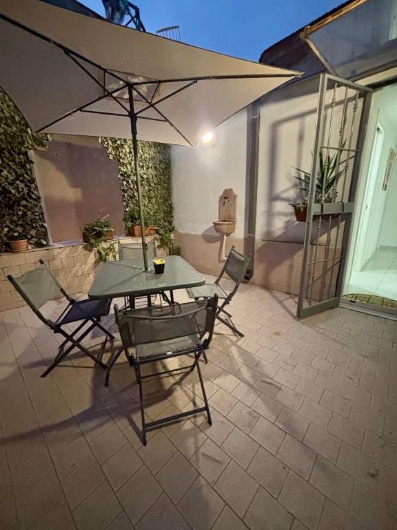 Patio lub wspólna przestrzeń na świeżym powietrzu w obiekcie B&B Aria di Sole