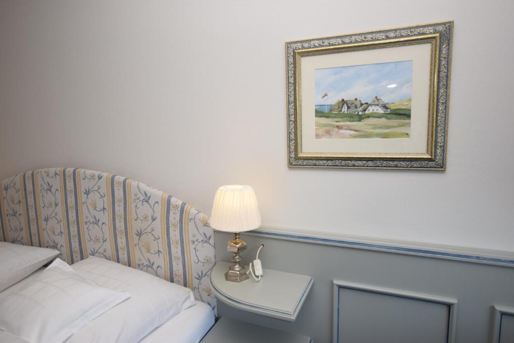 Postel nebo postele na pokoji v ubytování Hotel Wiking Sylt