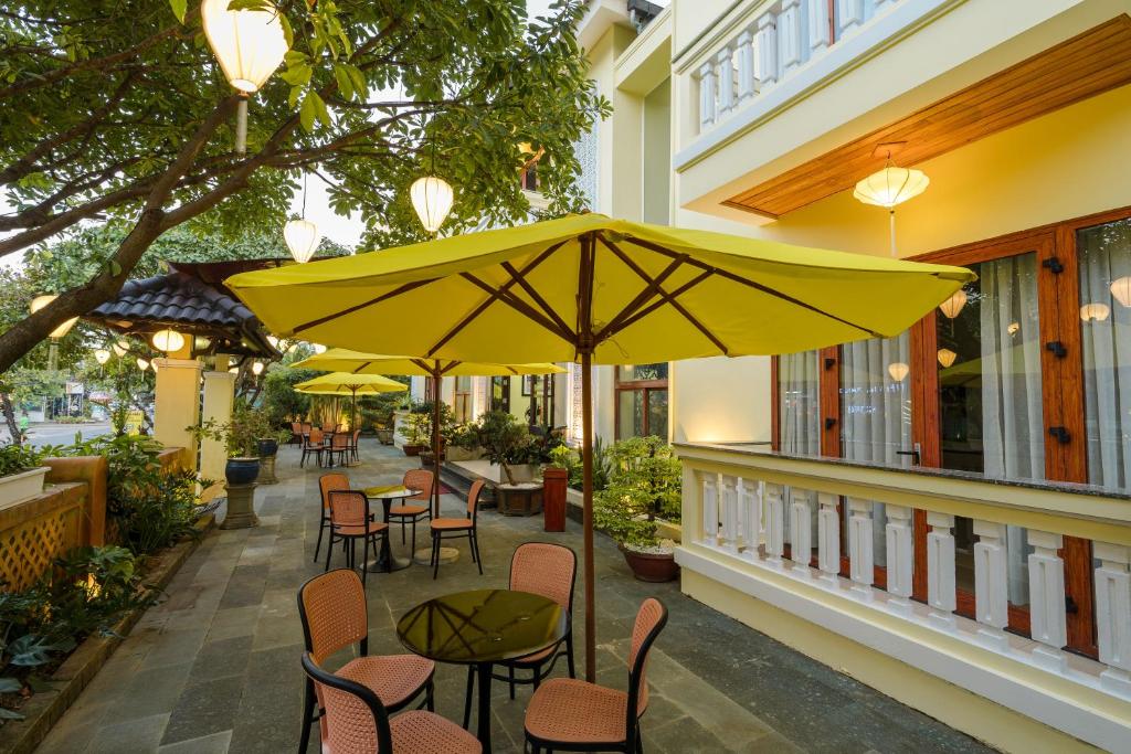 Tòa nhà nơi khách sạn tọa lạc