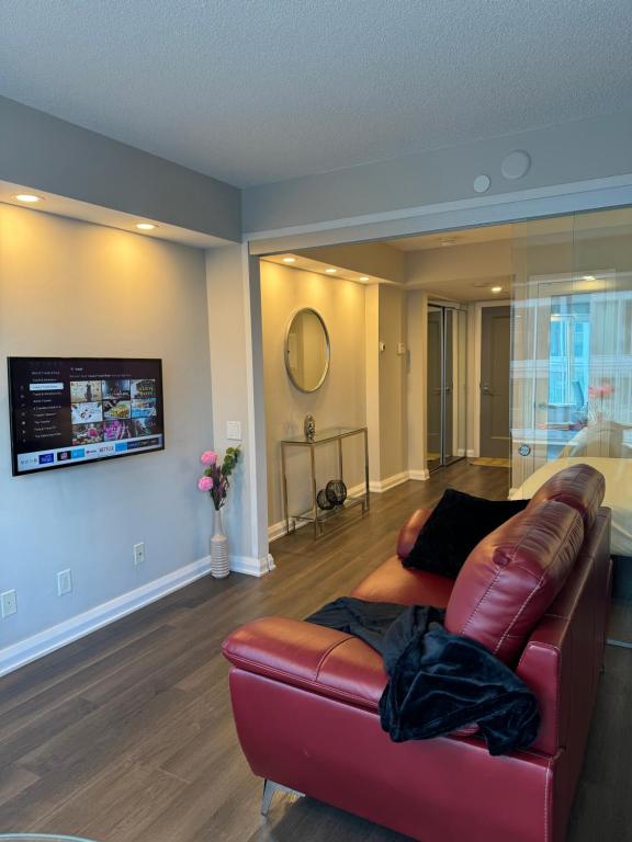 Gallery image of Old Four Season Hotel Condo in Toronto