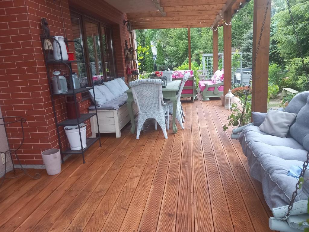 Posedenie v ubytovaní Dom z Sauną i Jacuzzi- na wyłączność lub pokoje