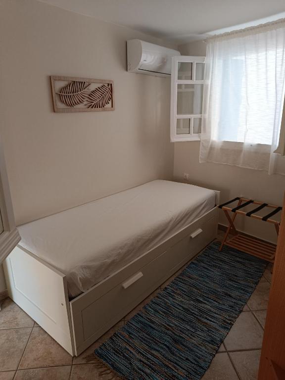 Postel nebo postele na pokoji v ubytování Thama Poros