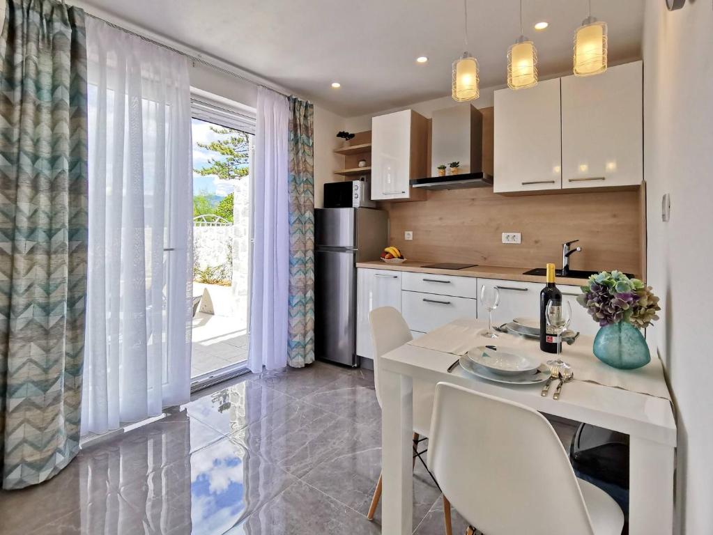 Kuchyň nebo kuchyňský kout v ubytování Apartment Kristijan