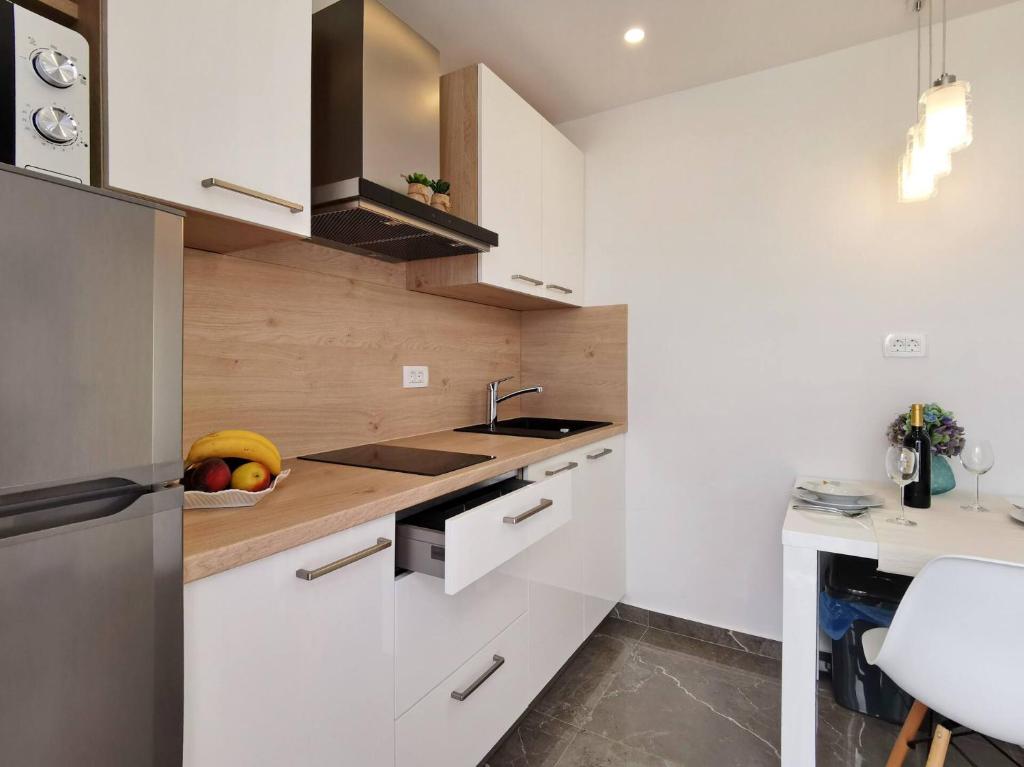 Kuchyň nebo kuchyňský kout v ubytování Apartment Kristijan