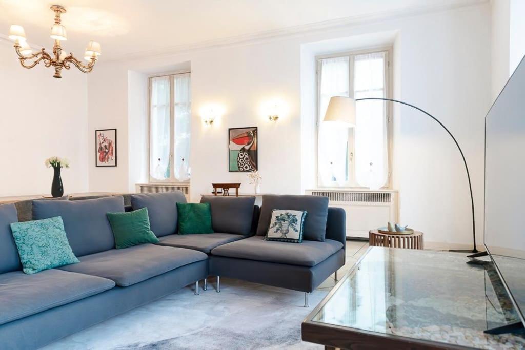 Ruang duduk di Luxury Apartment on the center of Como