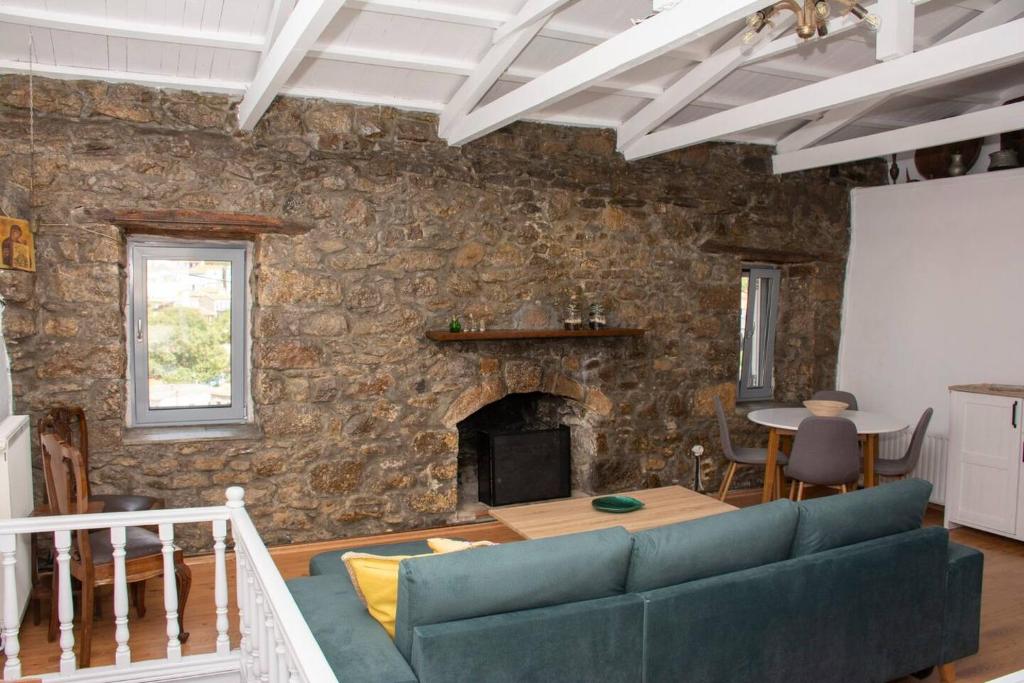 Posezení v ubytování Caviro-traditional Stone House In Chora