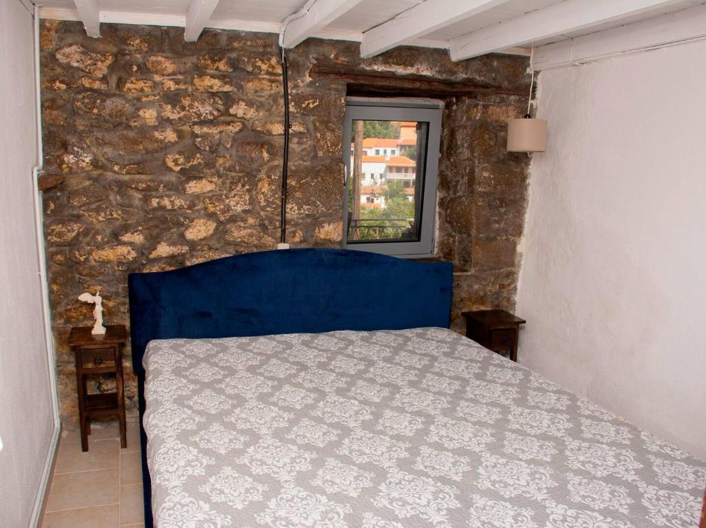 Postel nebo postele na pokoji v ubytování Caviro-traditional Stone House In Chora