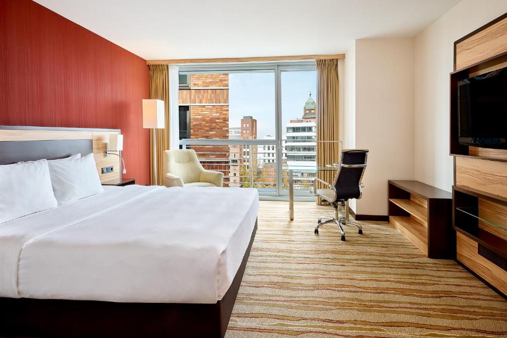 
Standard King Room with Harbour View
