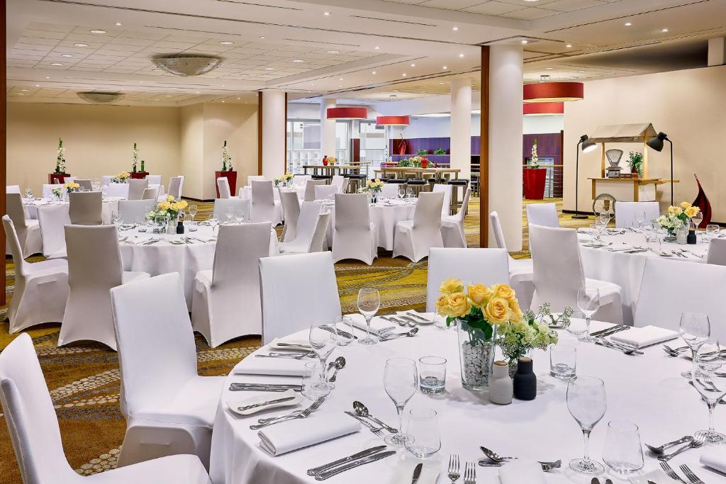 Courtyard by Marriott Duesseldorf Hafen - Resim 24