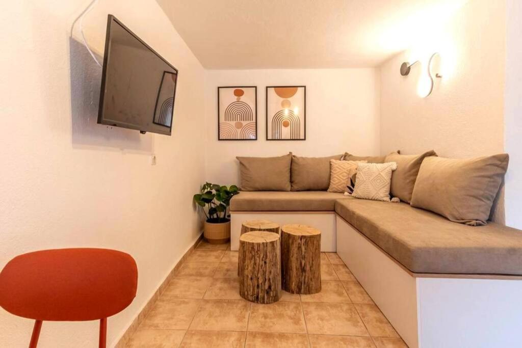 TV a/nebo společenská místnost v ubytování Samora Guest House