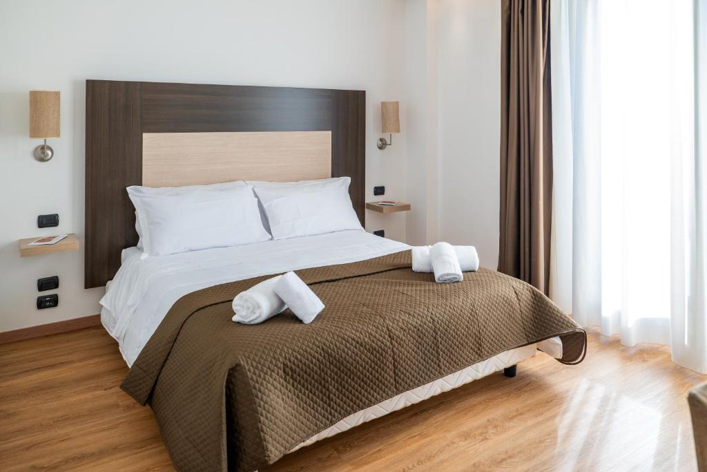 Postel nebo postele na pokoji v ubytování NSM Hotel Palace Lucera