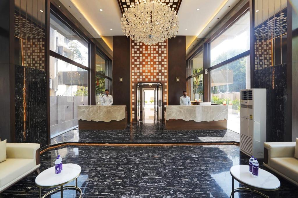 Posezení v ubytování Hotel Everest Regency Pune