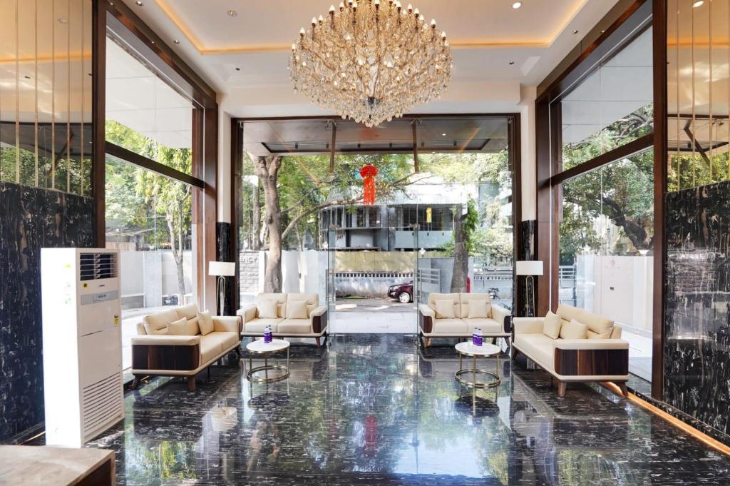 Posezení v ubytování Hotel Everest Regency Pune