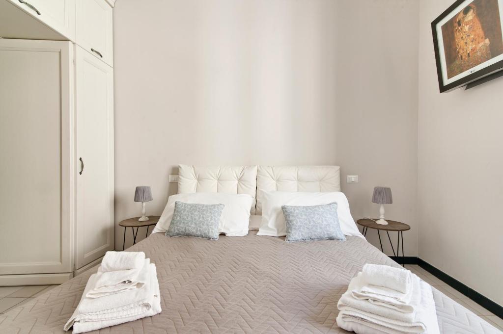 A bed or beds in a room at Dimora Vico Storella