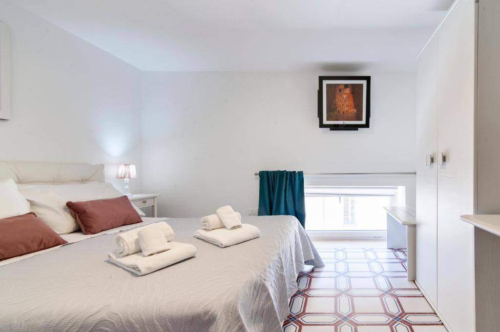 A bed or beds in a room at Dimora Vico Storella