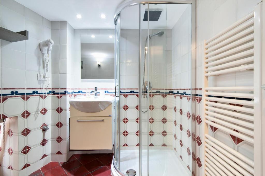 A bathroom at Dimora Vico Storella