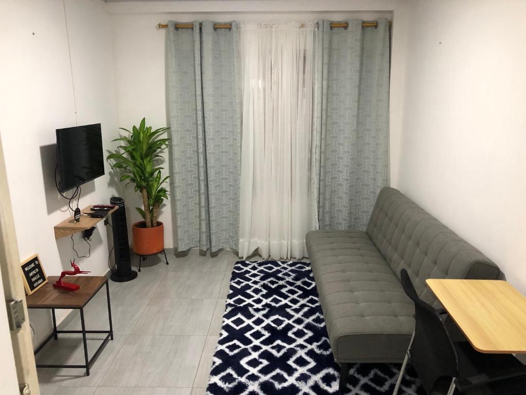 Televiisor ja/või meelelahutuskeskus majutusasutuses Acogedor y Amplio Apartamento 101 El Jardin