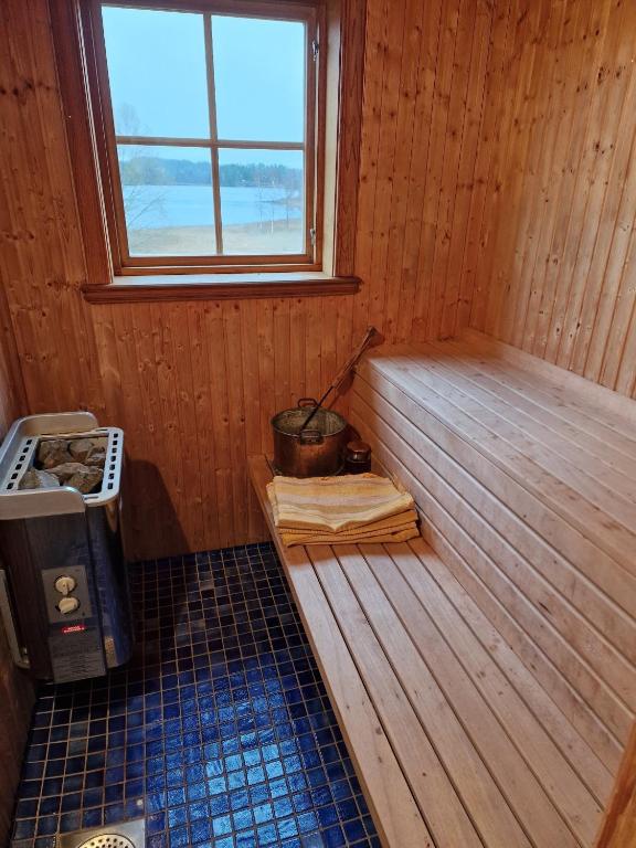 Postel nebo postele na pokoji v ubytování Stuga i Småland