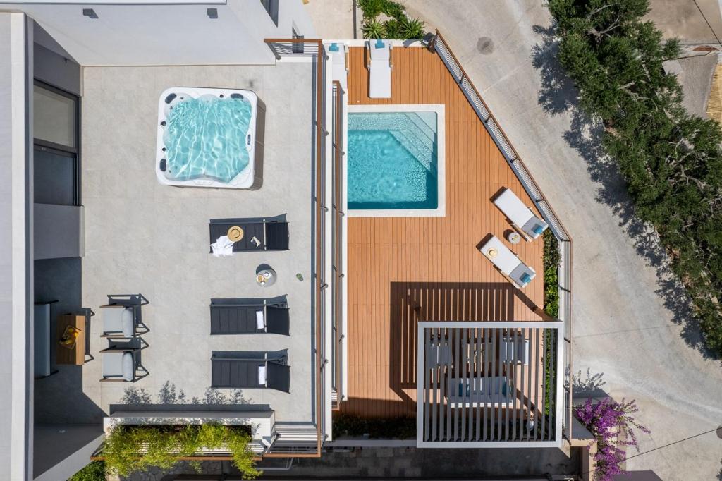 Bazén v ubytování NEW Seaview Villa Calma with Jacuzzi, Media room nebo v jeho okolí