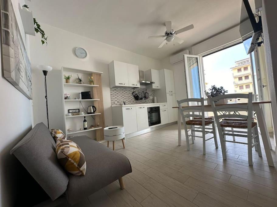 Kuchyň nebo kuchyňský kout v ubytování Incantevole Suite sul Mare