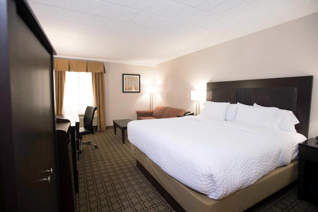 Clarion Inn Cranberry Township photo