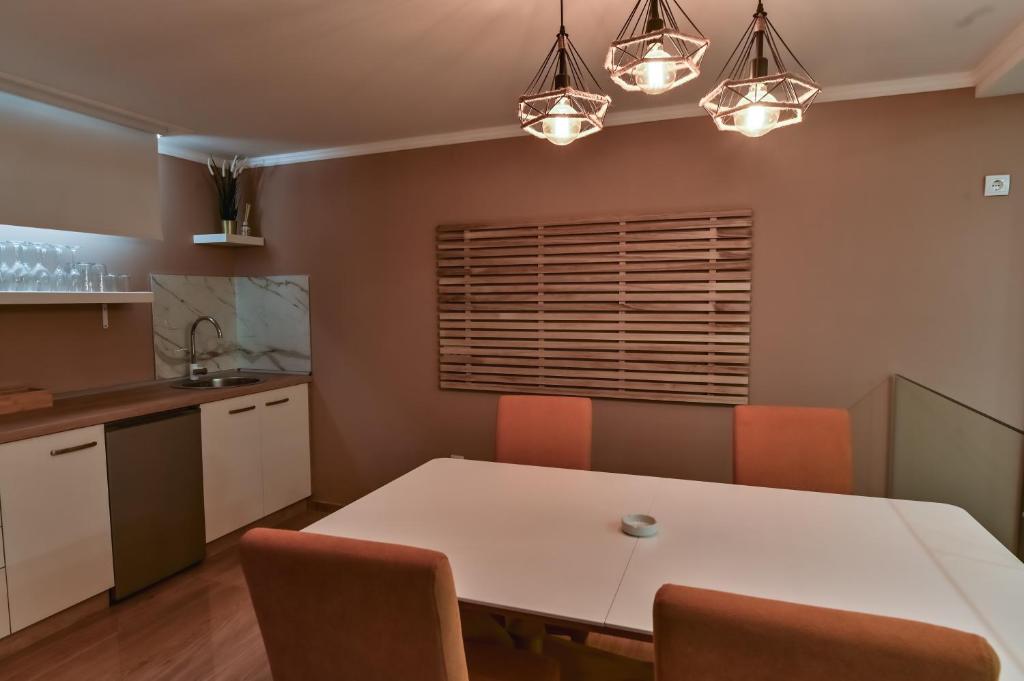 Kuchyň nebo kuchyňský kout v ubytování Level 1 Spa Apartman