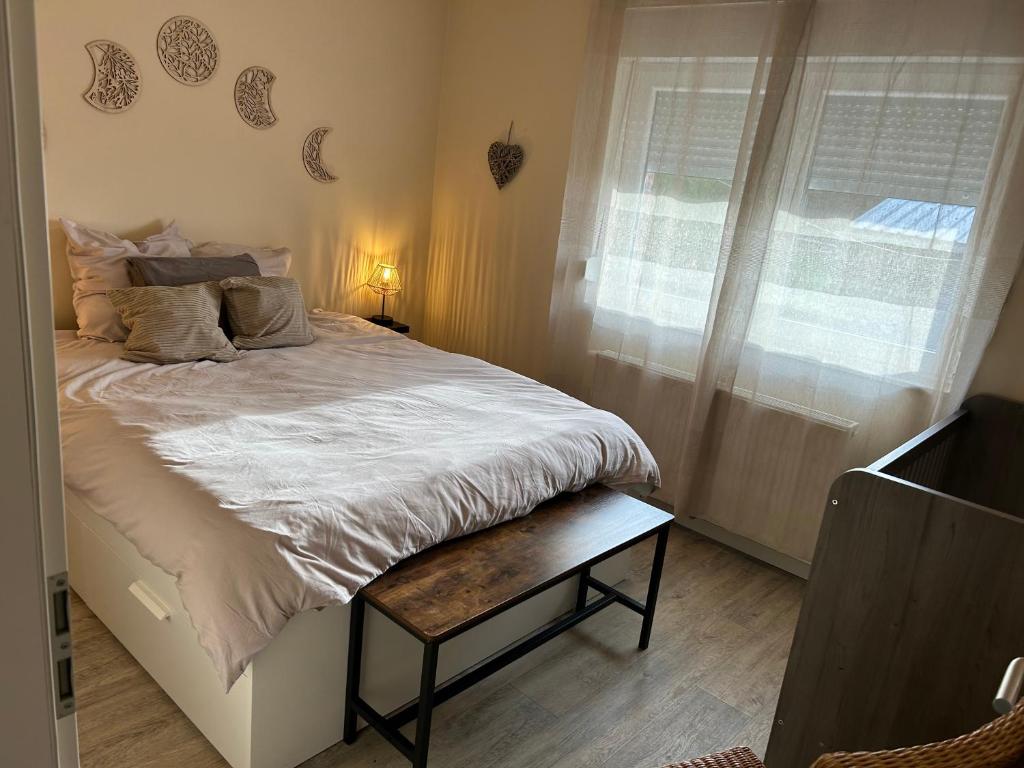 Postel nebo postele na pokoji v ubytování A l’orée du bois…