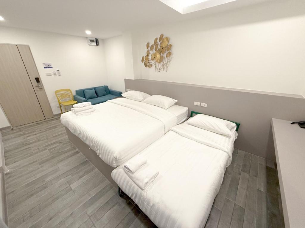 
Family Room with Terrace
