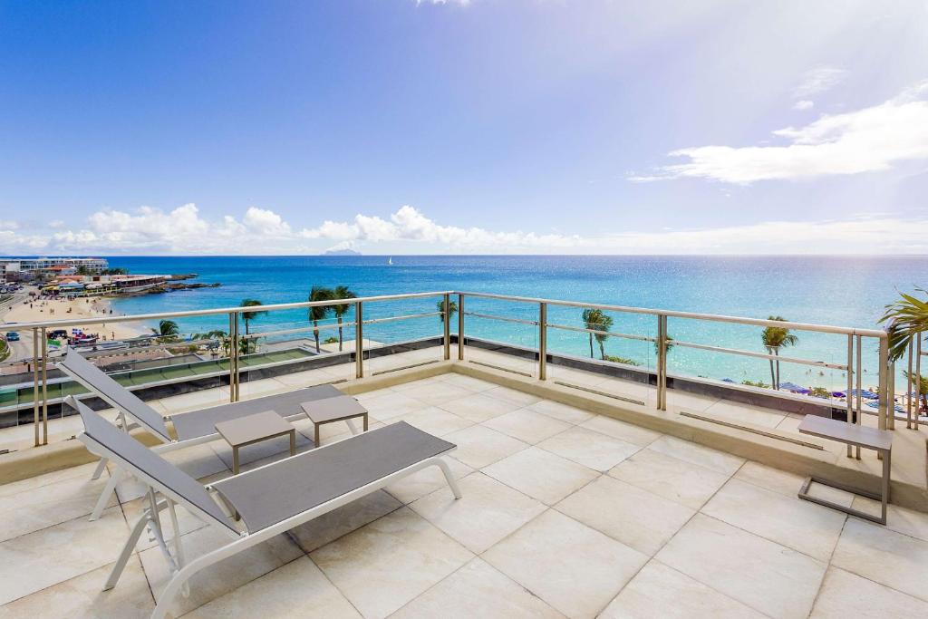a balcony with a view of the ocean at Royal Islander Club Resort La Plage in Lowlands