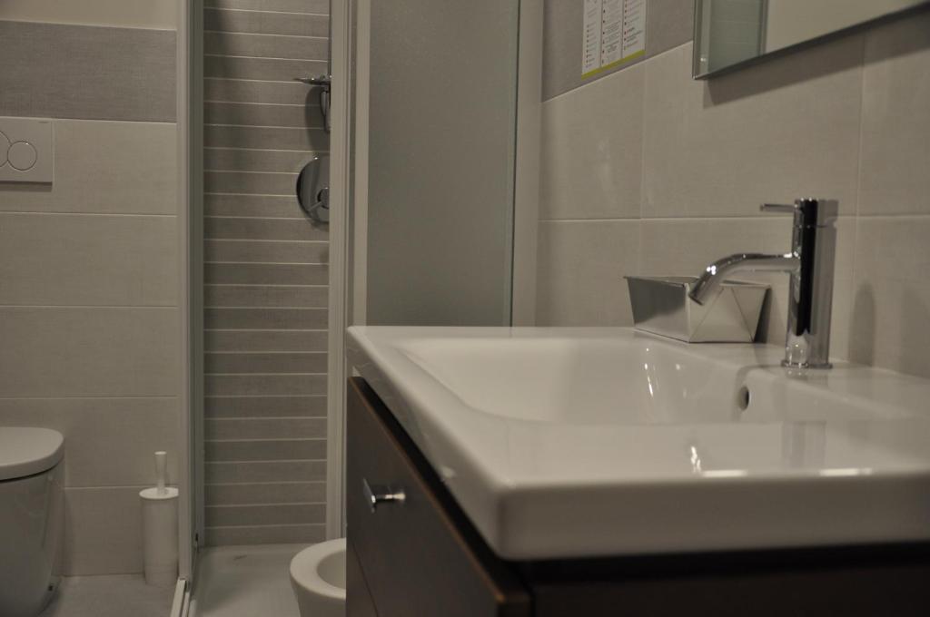 Millaenya Inn - Quarto Individual Com Banheiro Privativo