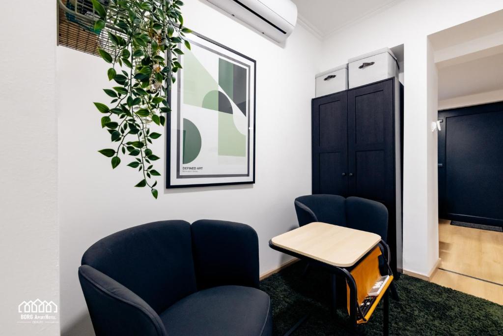 A seating area at BORG ApartmanHáz