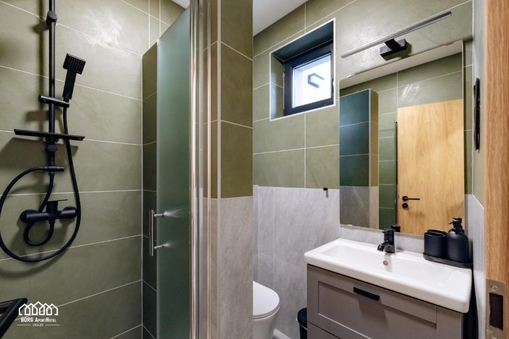 A bathroom at BORG ApartmanHáz