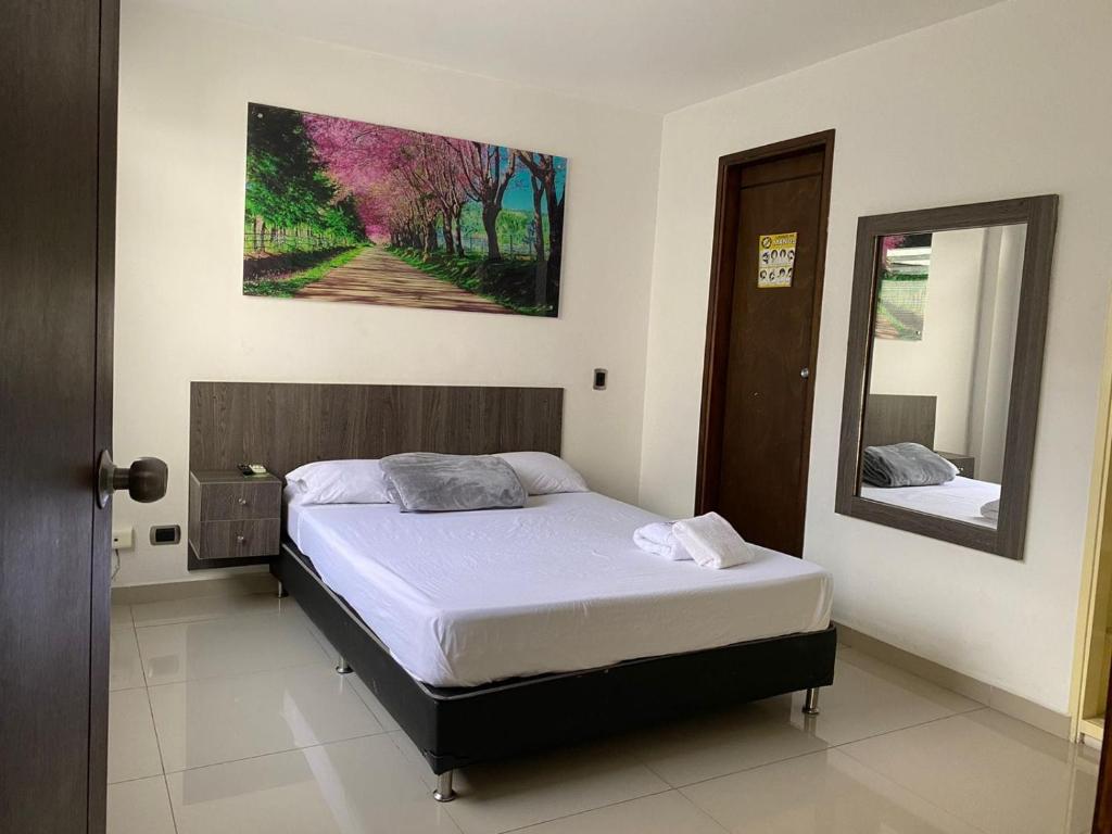 Postel nebo postele na pokoji v ubytování Hotel Jardin de Laureles Jeps