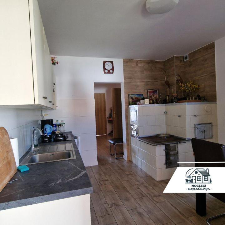 Kuchyňa alebo kuchynka v ubytovaní Apartament - Jurczak