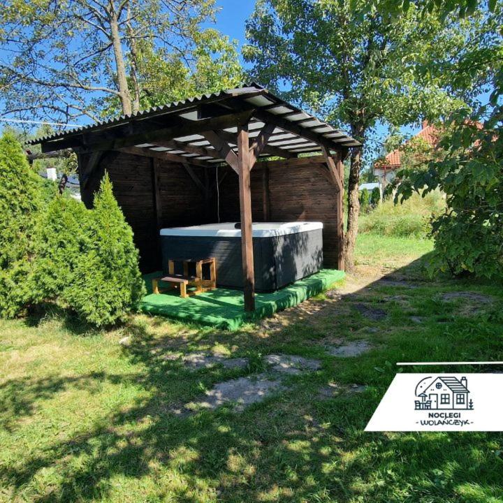 Vonkajšia záhrada v ubytovaní Apartament - Jurczak