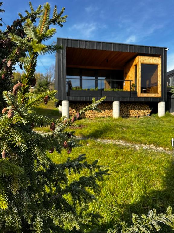 Zahrada ubytování Black Deer - z Sauną na Tarasie, Jacuzzi i Widokiem na Góry - by Deer Hills Luxury Apartments