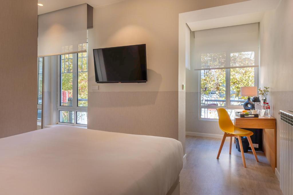 TV a/nebo společenská místnost v ubytování Sercotel El Balcón de la Bahía Suites