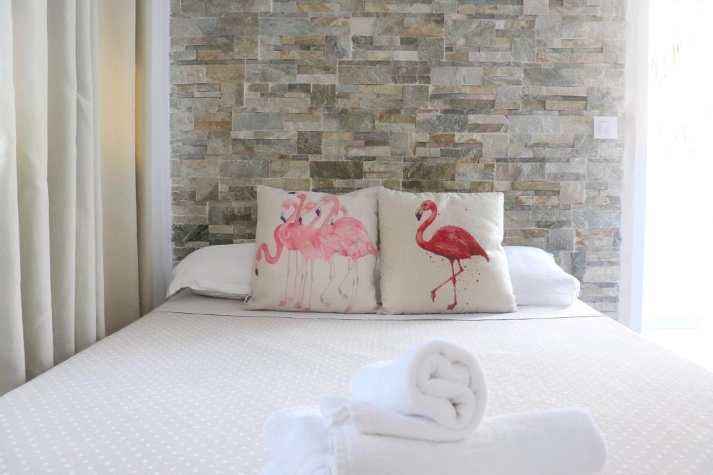 Postel nebo postele na pokoji v ubytování Hostal La Paloma I
