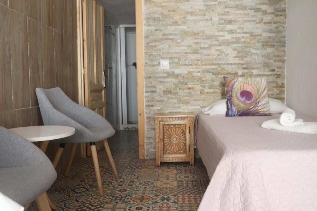 Postel nebo postele na pokoji v ubytování Hostal La Paloma I