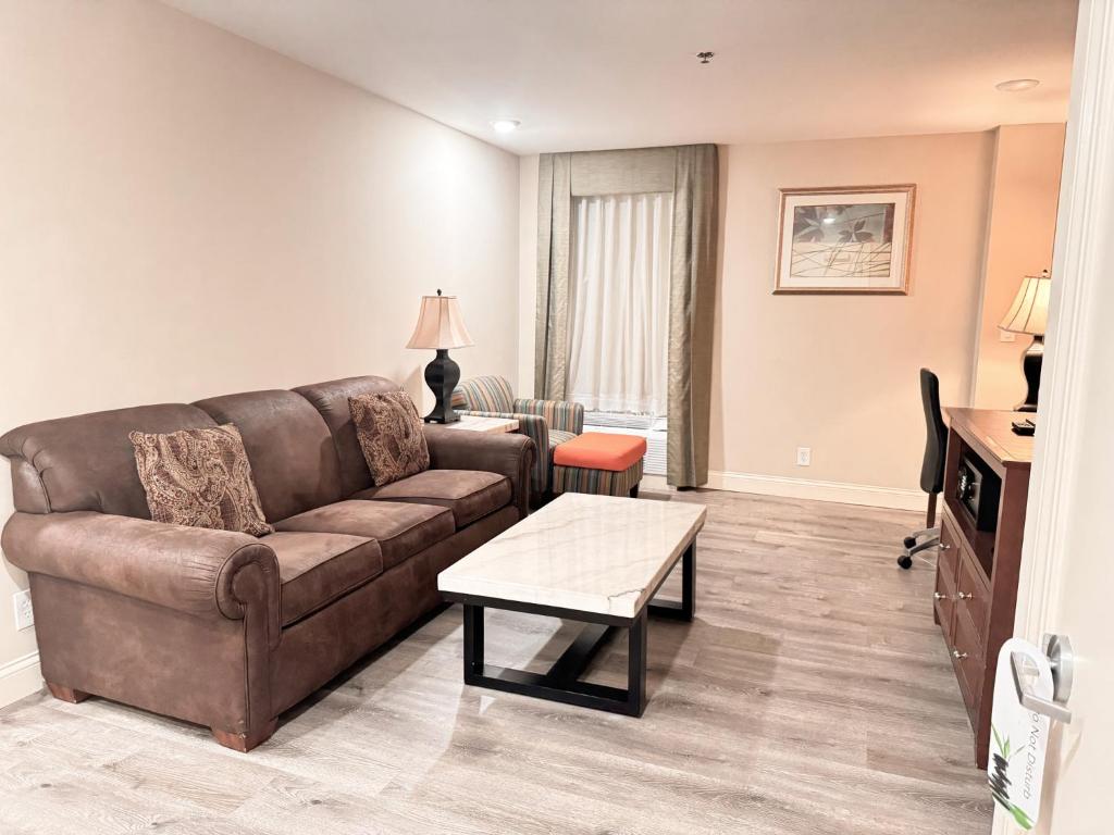 Clayton Plaza Hotel & Extended Stay - 