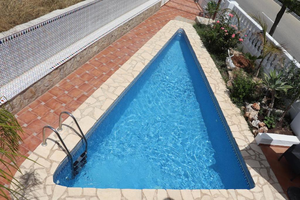 Bazén v ubytování Hostal La Paloma II nebo v jeho okolí