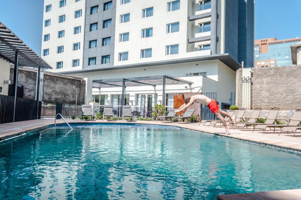 Bazén v ubytování Hotel Diego de Almagro Providencia nebo v jeho okolí
