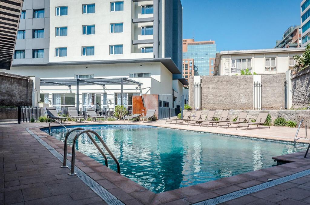 Bazén v ubytování Hotel Diego de Almagro Providencia nebo v jeho okolí