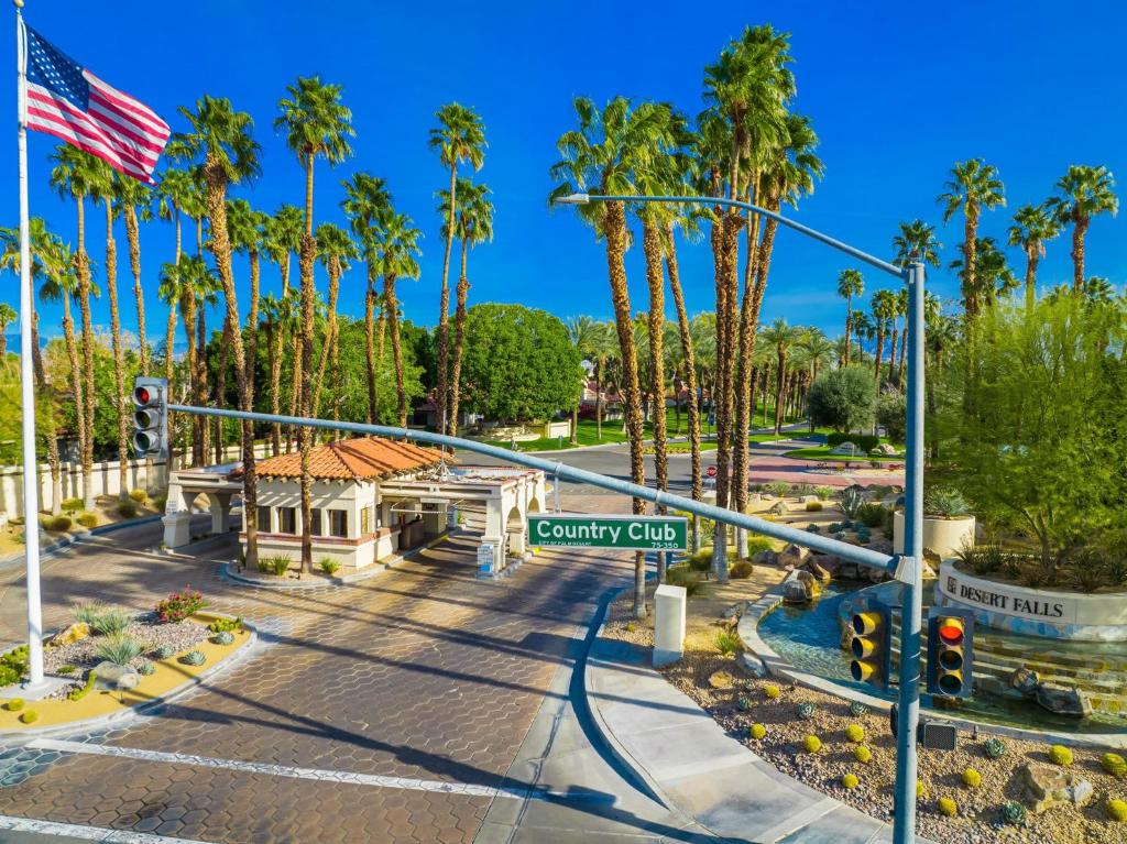 Fotografie z fotogalerie ubytování Newly Renovated Condo in Palm Desert v destinaci Palm Desert