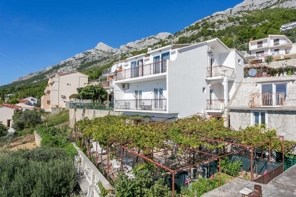 Nespecifikovaný výhled na hory nebo výhled na hory při pohledu z apartmánu