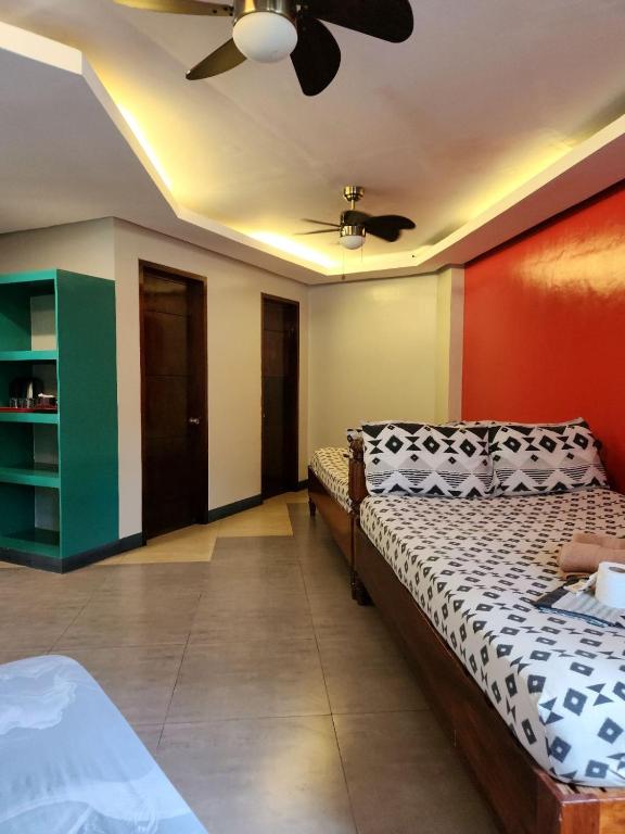 Postel nebo postele na pokoji v ubytování Inngo Tourist Inn