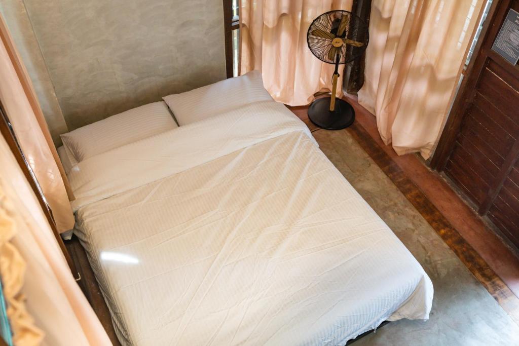 Postel nebo postele na pokoji v ubytování Aluntala Hostel