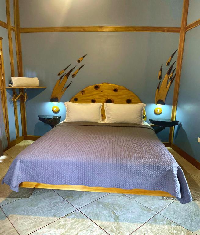 Postel nebo postele na pokoji v ubytování Moon Wonders Vacation House